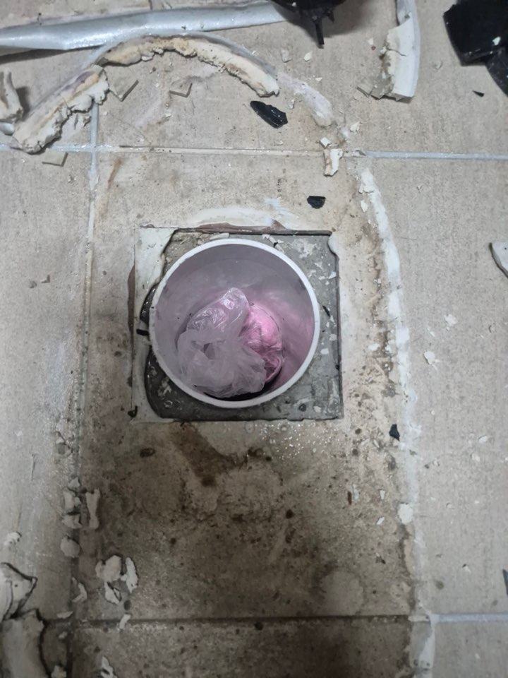 육가를 들어낸 자리. 물통이 드러납니다