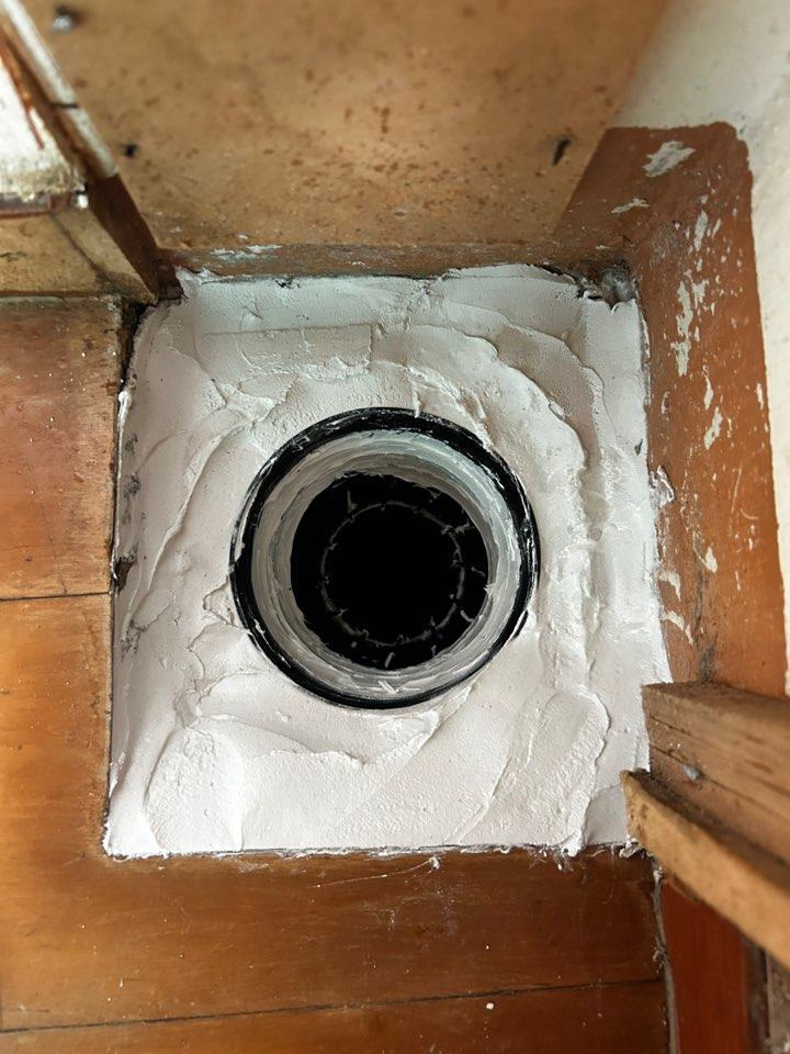 윗집 타공 자리 백시멘트, 물통 안쪽 이음새 전체 코킹